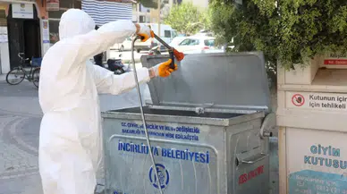 Aydın İncirliova'da karasineklere karşı çöp konteynerleri ilaçlandı