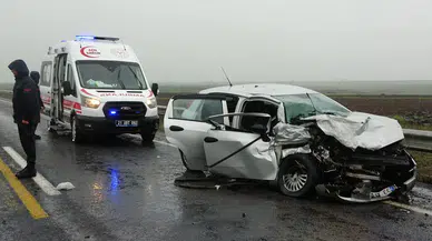 İstanbul Arnavutköy'de kamyon kazası : 2 sürücü yaralandı, trafik kilitlendi