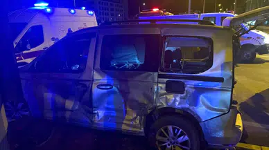 Bitlis'te minibüs ile ticari araç çarpıştı : 6 yaralı
