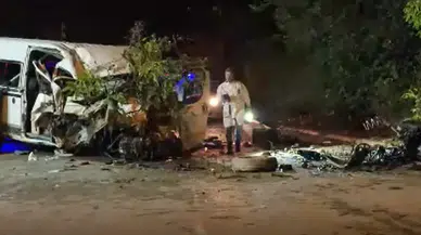 İşçi servisi beton direğe çarptı: 3'ü ağır 6 yaralı