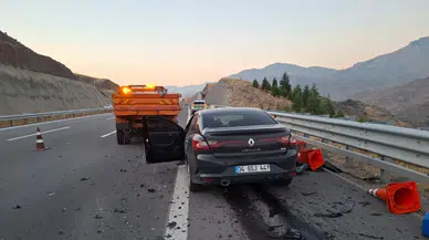 Niğde'de otomobil ile kamyonet çarpıştı : 1 ölü, 3 yaralı