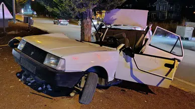 Konya'da feci kaza : TOFAŞ ağaca çarptı, 1'i ağır 2 yaralı