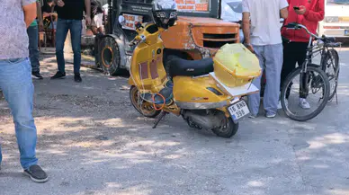 Bursa'da motosiklet 2 otomobille çarpıştı : Sürücü yaralandı