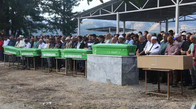 Gaziantep'teki feci kazada hayatını kaybeden 7 kişi toprağa verildi