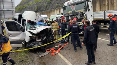 Bartın'da yolcu minibüsü ile tır çarpıştı : 1 ölü, 11 yaralı