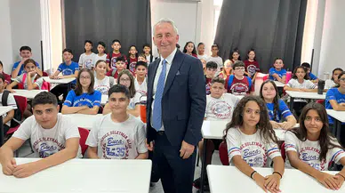 212 ikiz mezun eden İzmir'deki okulda gelenek bozulmadı : Yeni döneme 27 çift ikizle başladılar