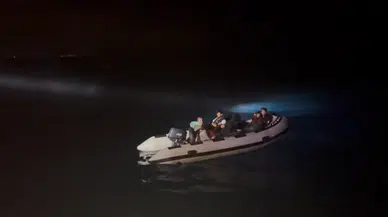 Didim açıklarında lastik bot sürüklendi : 3’ü çocuk 7 düzensiz göçmen kurtarıldı