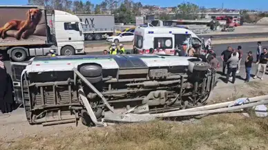 Çerkezköy'de korkunç kaza : Minibüs yan yattı, ortalık savaş alanına döndü