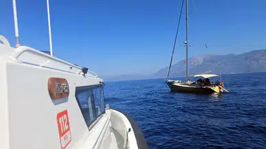 İzmir açıklarında 56 düzensiz göçmen yakalandı