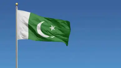 Pakistan'da camiye bombalı saldırı: 15 ölü