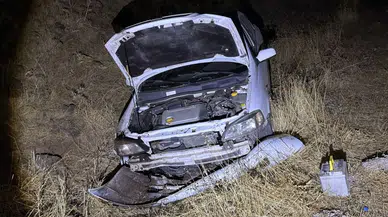 Şanlıurfa'da otomobil şarampole devrildi : 3 yaralı