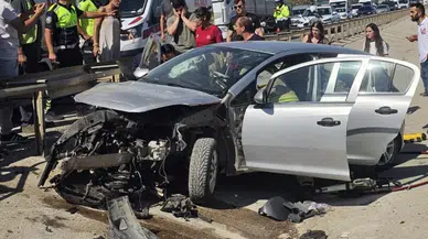 Bursa'da otomobil bariyerlere çarptı : 3 yaralı
