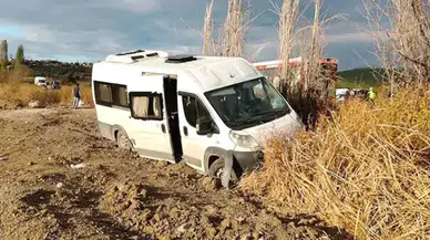 İşçi servisi şarampole devrildi: 13 yaralı