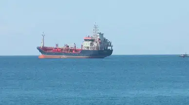 İstanbul Valisi Davut Gül, Silivri'de batan geminin arama çalışmalarını kayıp personelin aileleriyle inceledi