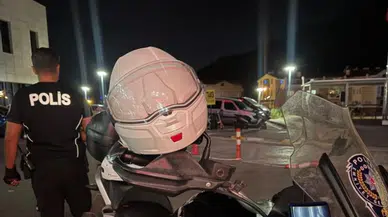 Muğla'da 15 yaşındaki sürücü, polis memuruna çarptı : 2 yaralı