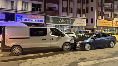 Elazığ'da otomobil ile panelvan çarpıştı : 2 yaralı