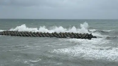 Batı Karadeniz için fırtına uyarısı : Rüzgar 75 kilometreye ulaşacak