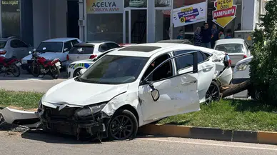 Gaziantep İslahiye'de otomobil ile beton mikseri çarpıştı : Aynı aileden 4 kişi yaralandı