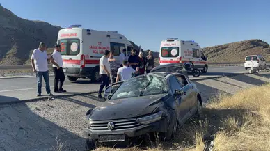 Sivas'ta kontrolden çıkan otomobil kaza yaptı : 5 yaralı