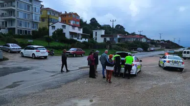 Sinop'ta otomobille çarpışan motosiklet sürücüsü yaralandı