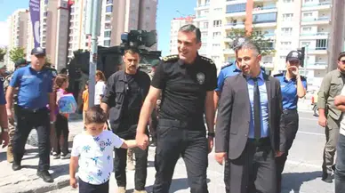 Emniyet müdürü, şehit polisin çocuğunu okulun ilk gününde yalnız bırakmadı