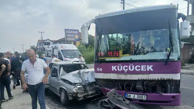 Sakarya'da halk otobüsü ile otomobil çarpıştı