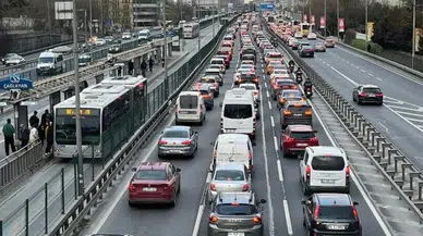 İstanbul'da sabah saatlerinde trafik yoğunluğu yüzde 70