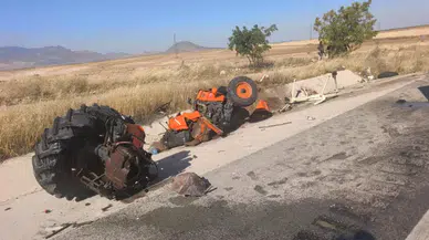 Karaman'da kamyonet ile traktör çarpıştı : Traktör ikiye bölündü, 1'i ağır 2 yaralı