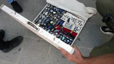 Maltepe'de okul önünde bıçak satan seyyar satıcıya zabıta müdahalesi