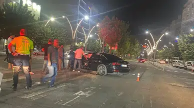 Batman'da iki otomobil çarpıştı : 2 kişi yaralandı