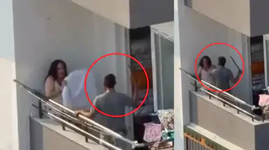 Adana'da balkonda dehşet ! Kadını sopayla dövüp saçından sürükledi