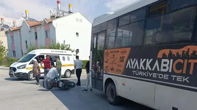 Erzincan'da midibüs ile motosiklet çarpıştı : 1 yaralı
