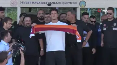 Galatasaray'ın yeni forveti Deniz Gül İstanbul'da