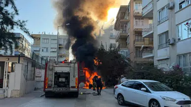 Antalya'da park halindeki lüks araç alev topuna döndü