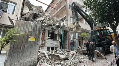 Beşiktaş'ta kentsel dönüşüm yıkımında korkutan çökme