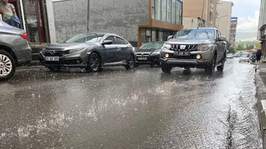 Çıldır Gölü'nde etkili olan sağanak yaşamı olumsuz etkiledi