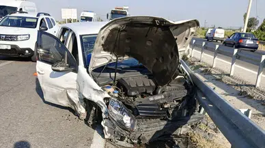 Manisa'da otomobil ile motosiklet çarpıştı : 1 ölü, 3 yaralı