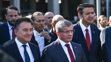 Ahmet Davutoğlu, 'Cumhurbaşkanına hakaret' soruşturmasında ifade verdi