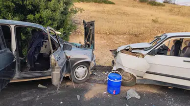 Adıyaman Besni'de otomobiller çarpıştı : 8 yaralı
