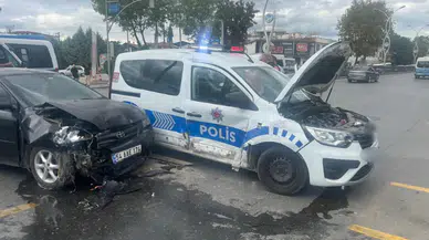 Sakarya'da polis aracı ile otomobil çarpıştı: 2'si polis 5 kişi yaralandı