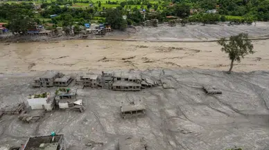 Nepal'de can kaybı bin 367'ye yükseldi