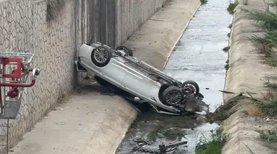 Kontrolden çıkan otomobil kanala düştü, sürücü ağır yaralı