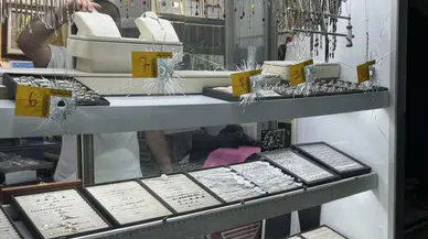 Küçükçekmece’de gümüşçü dükkanına silahlı saldırı : Maskeli şüpheli yakalandı