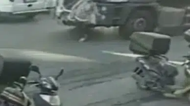 Küçükçekmece'de kadının su tankerinin altında kaldığı kaza anı güvenlik kamerasında