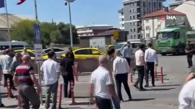 Sultanbeyli'de korsan taksi kavgası : 2 şoför bıçaklandı, 3 gözaltı