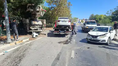 Sancaktepe'de beton pompa aracı karşı şeride geçti: 3 araca çarptı, 5 yaralı