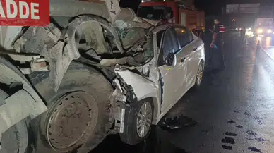 Antalya'da otomobil tankere çarptı : 1 ölü