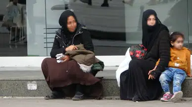 Zabıtaya yakalanan dilenciden protesto : 'Çekiyorsunuz madem alkışlayayım'