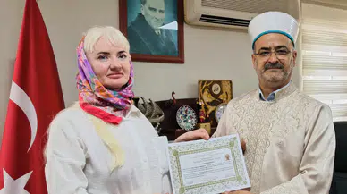 Mersin'de Rusya vatandaşı kadın Müslüman oldu : Yeni adı Güneş oldu