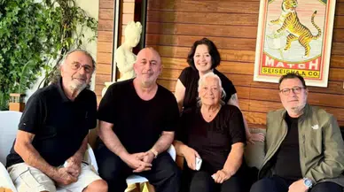 Taburcu olan Cem Yılmaz'dan mutlu aile fotoğrafı